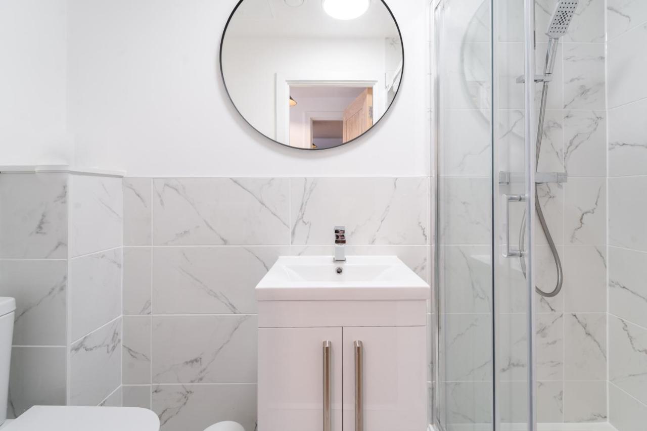 Royal House Stylish Apartments - เชสเตอร์ ภายนอก รูปภาพ
