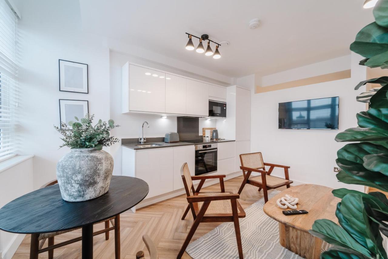 Royal House Stylish Apartments - เชสเตอร์ ภายนอก รูปภาพ