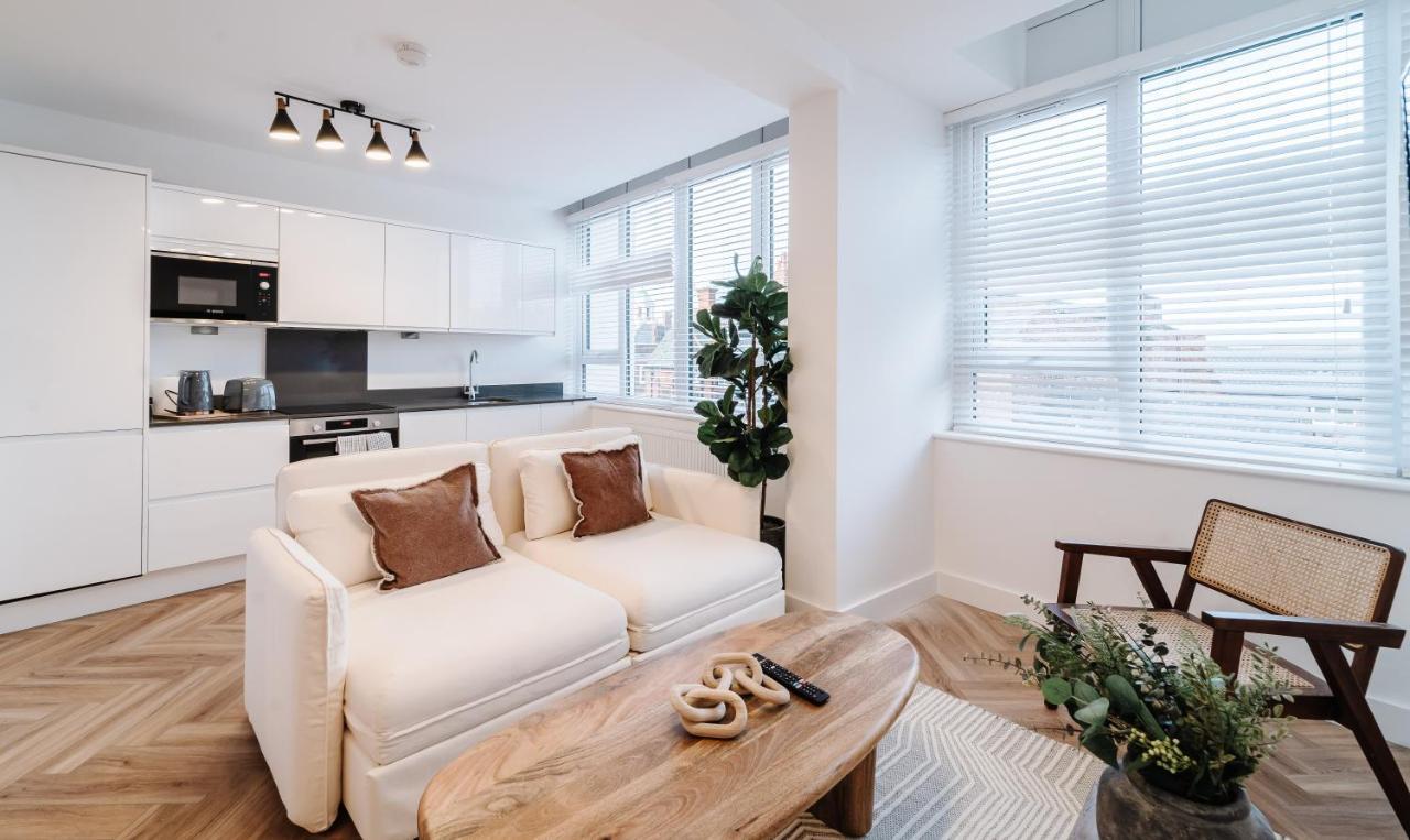 Royal House Stylish Apartments - เชสเตอร์ ภายนอก รูปภาพ