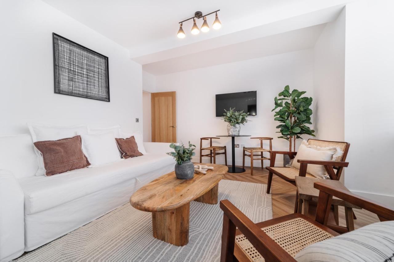 Royal House Stylish Apartments - เชสเตอร์ ภายนอก รูปภาพ