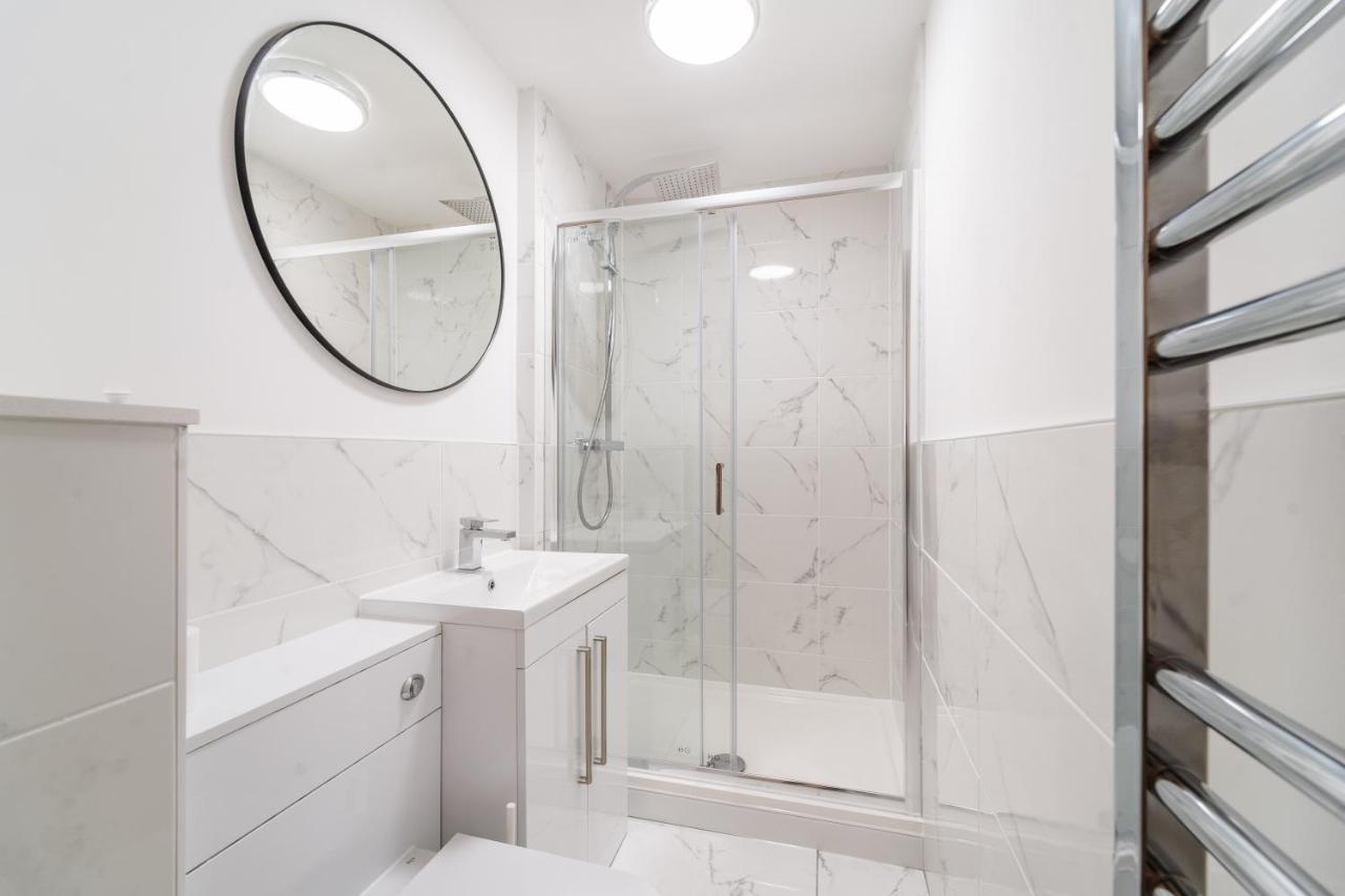 Royal House Stylish Apartments - เชสเตอร์ ภายนอก รูปภาพ