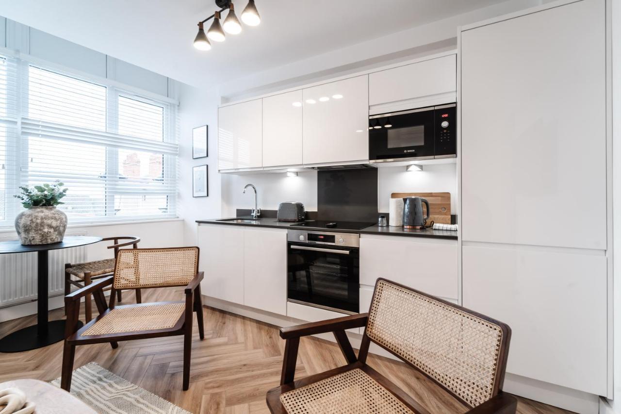 Royal House Stylish Apartments - เชสเตอร์ ภายนอก รูปภาพ