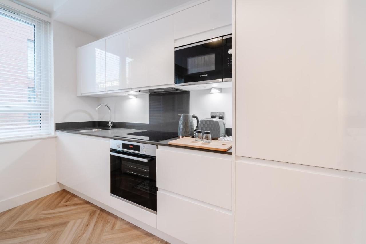 Royal House Stylish Apartments - เชสเตอร์ ภายนอก รูปภาพ