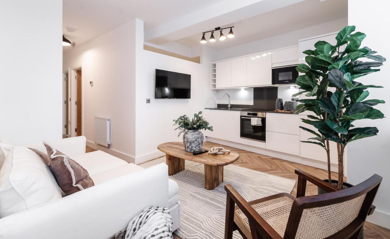 Royal House Stylish Apartments - เชสเตอร์ ภายนอก รูปภาพ
