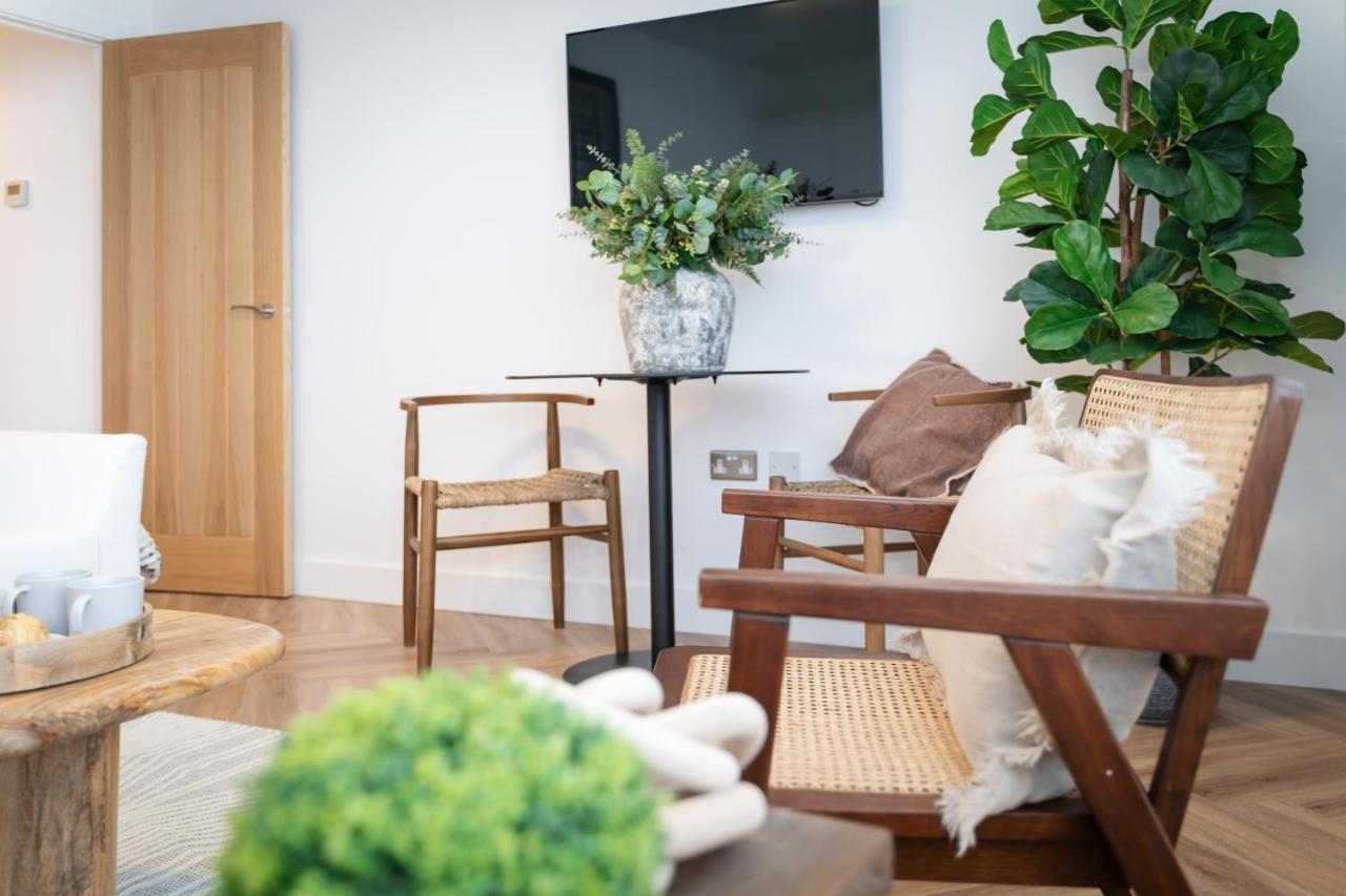 Royal House Stylish Apartments - เชสเตอร์ ภายนอก รูปภาพ