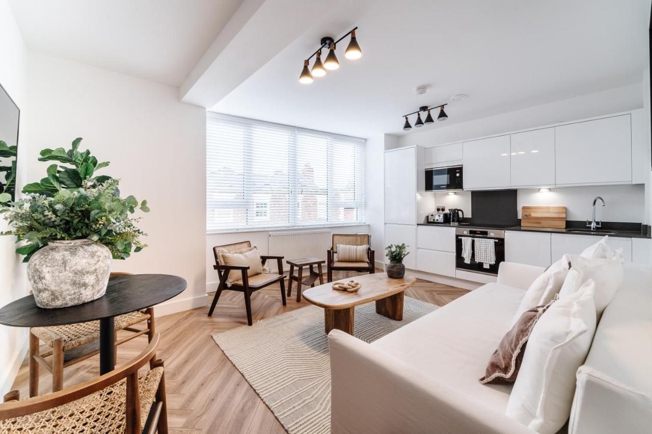 Royal House Stylish Apartments - เชสเตอร์ ภายนอก รูปภาพ